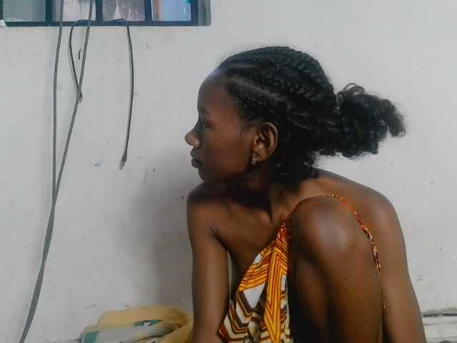 Claudiaah live cam on BongaCams