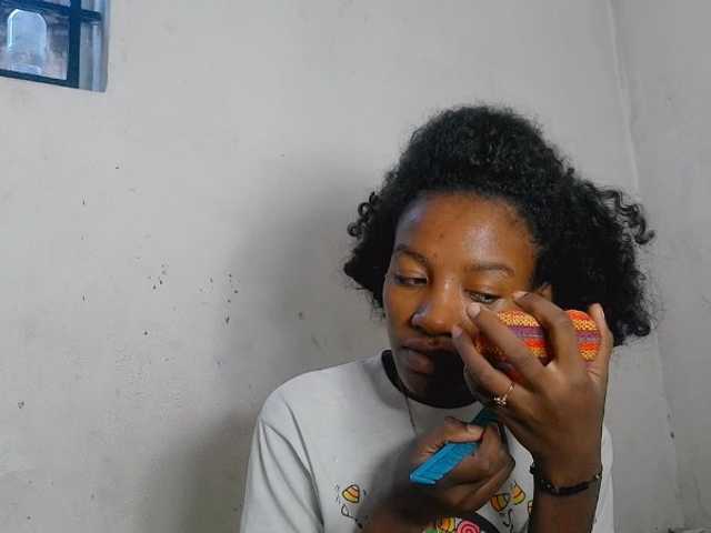 Claudiaah live cam on BongaCams