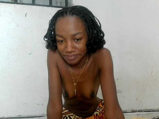 Claudiaah live cam on BongaCams