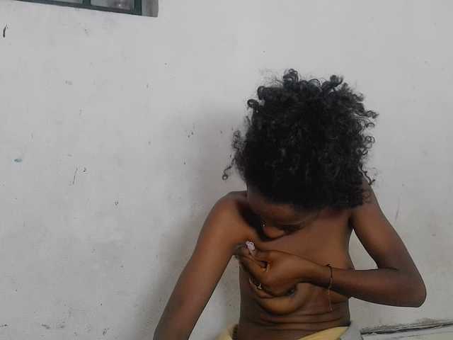 Claudiaah live cam on BongaCams