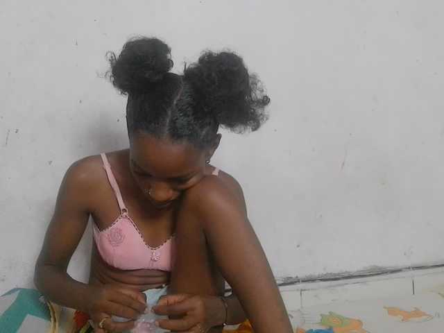Claudiaah live cam on BongaCams