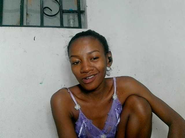 Claudiaah live cam on BongaCams