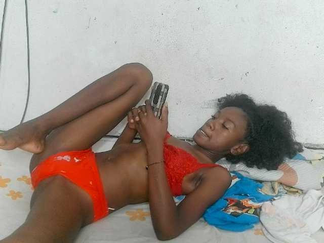 Claudiaah live cam on BongaCams