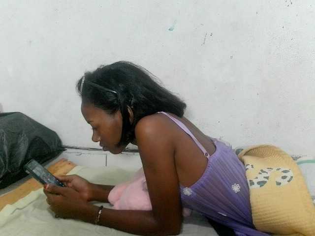 Claudiaah live webcam show