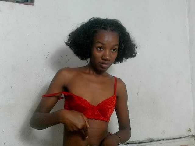 Claudiaah live cam on BongaCams
