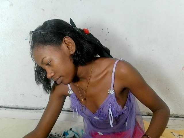 Claudiaah live cam on BongaCams