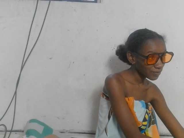 Claudiaah, live now on BongaCams
