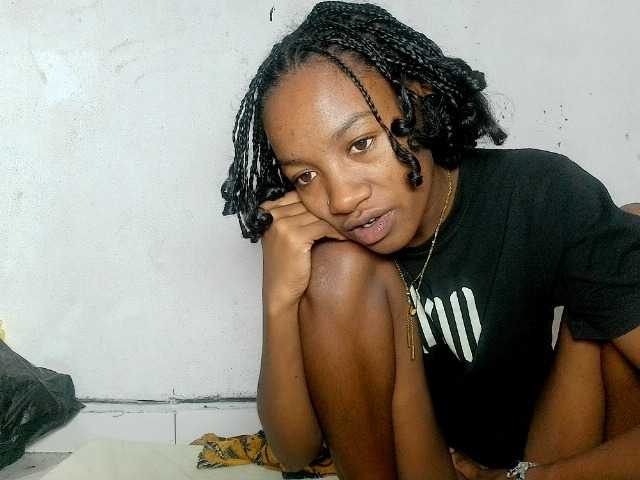 Claudiaah live cam on BongaCams