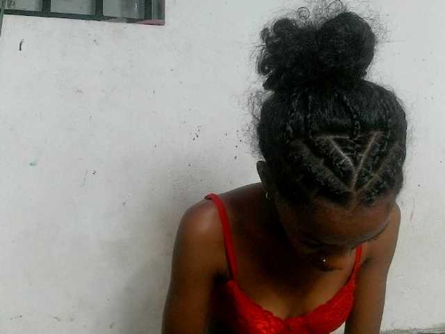 Claudiaah live cam on BongaCams