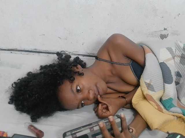 Claudiaah live cam on BongaCams