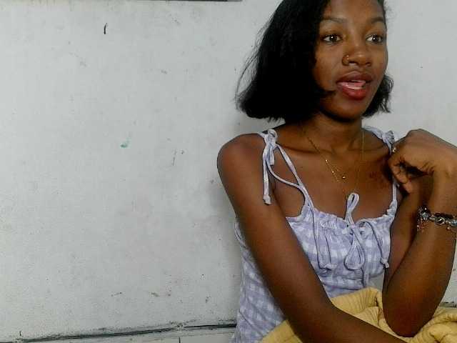 Claudiaah live cam on BongaCams