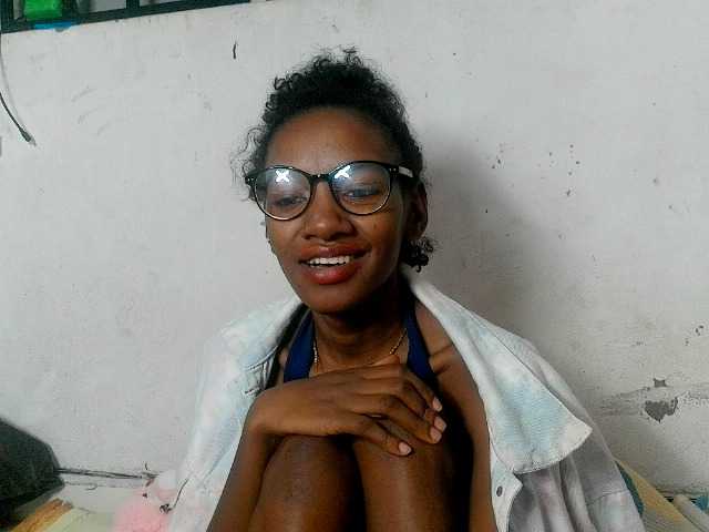 Claudiaah live webcam show
