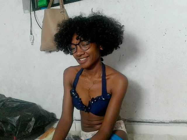Claudiaah live cam on BongaCams