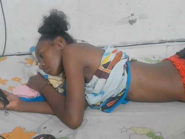 Claudiaah live cam on BongaCams