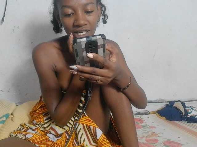 Claudiaah live cam on BongaCams