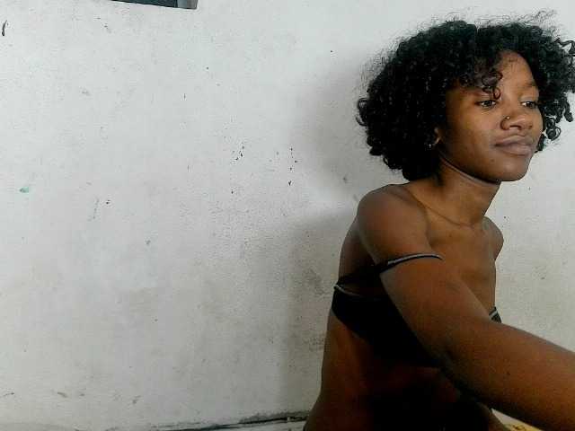 Claudiaah live cam on BongaCams