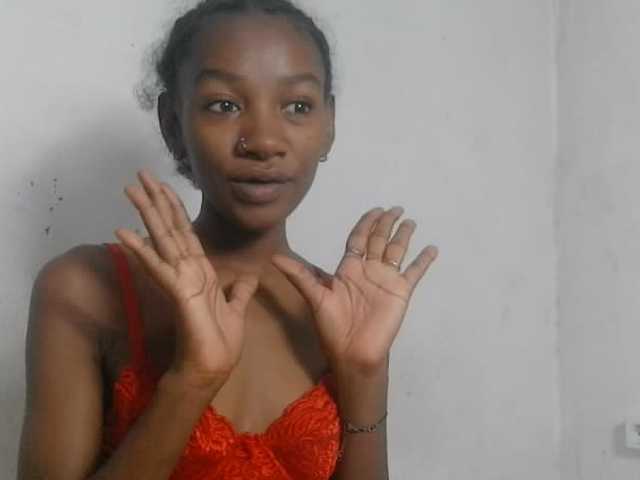 Claudiaah live cam on BongaCams