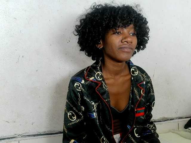 Claudiaah live cam on BongaCams