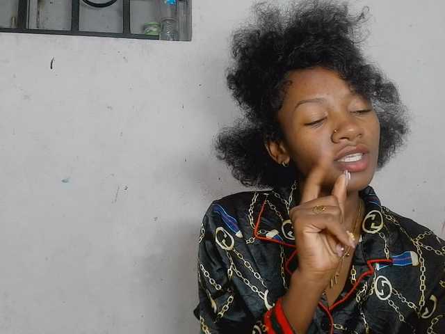 Claudiaah live cam preview