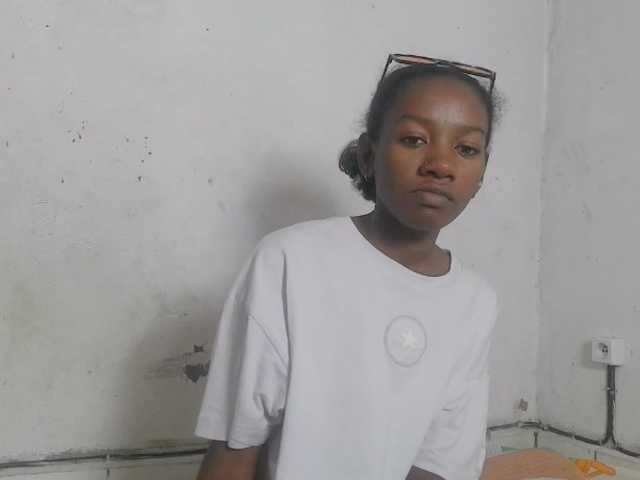 Claudiaah live cam on BongaCams