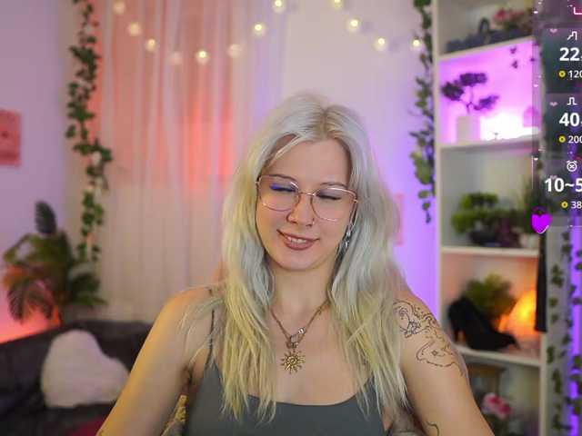 EmilySwan live cam on BongaCams