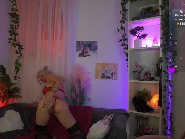 EmilySwan live cam on BongaCams