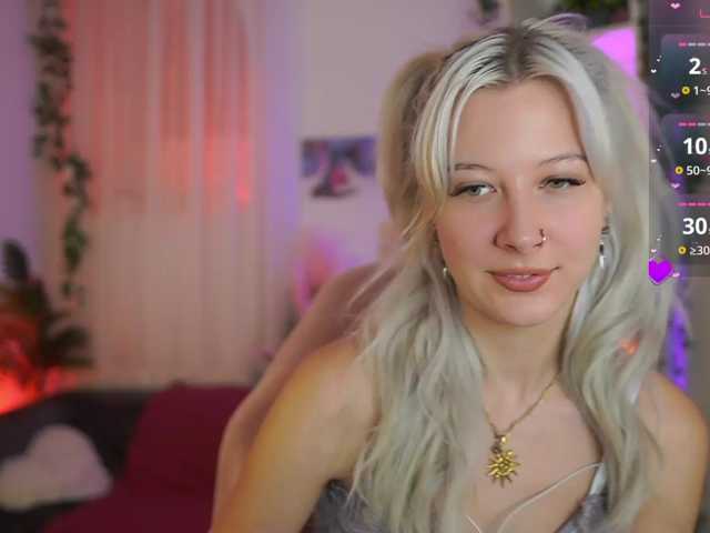 EmilySwan live cam on BongaCams