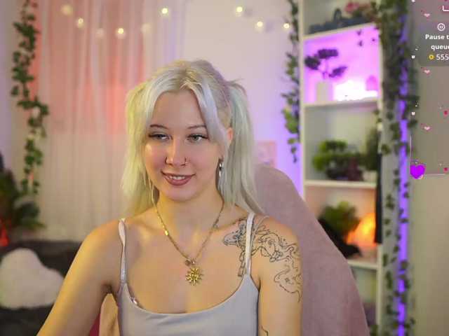 EmilySwan live cam on BongaCams
