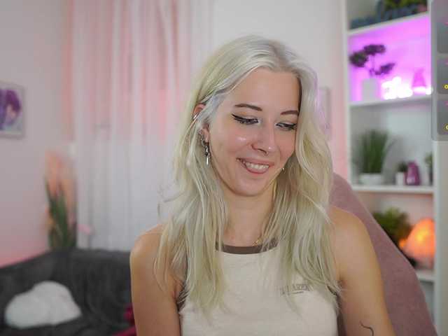 EmilySwan live cam on BongaCams