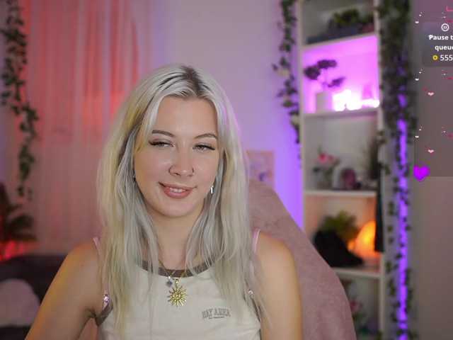 EmilySwan live cam on BongaCams