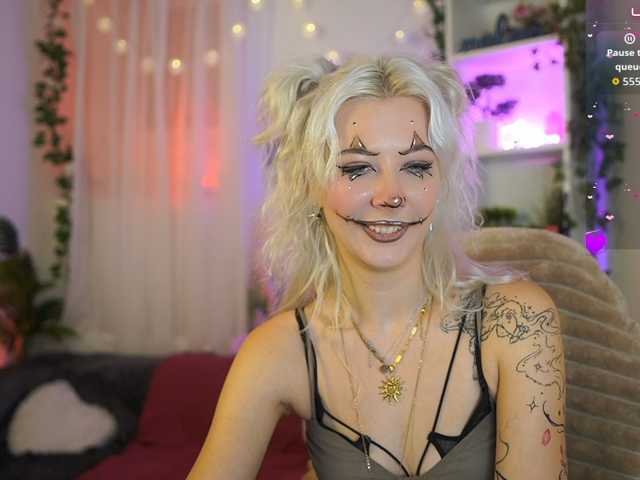 EmilySwan live cam on BongaCams