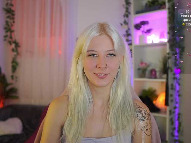 EmilySwan live cam on BongaCams