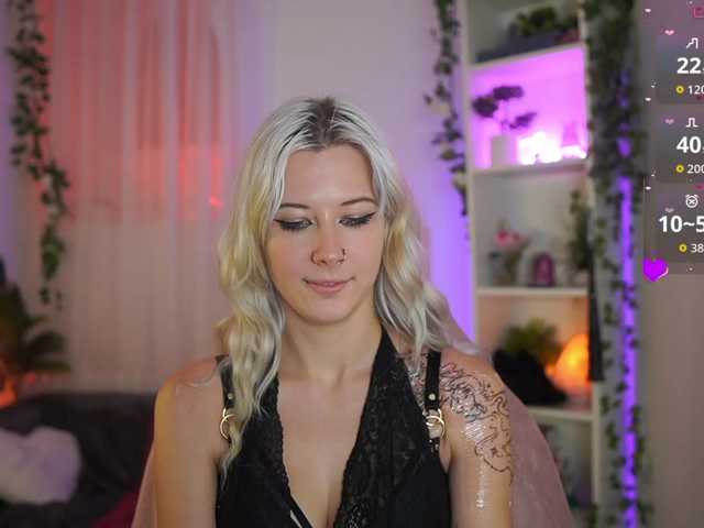 EmilySwan live cam on BongaCams