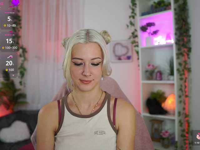 EmilySwan live cam on BongaCams