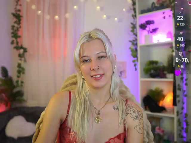 EmilySwan live cam on BongaCams