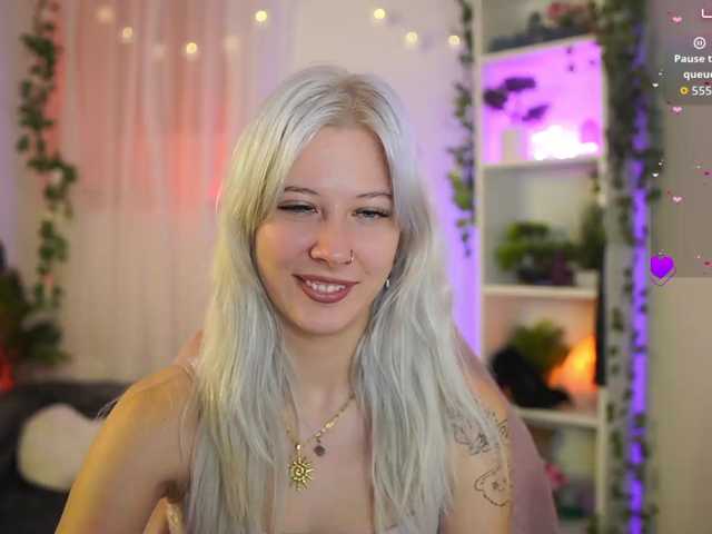 EmilySwan live cam on BongaCams