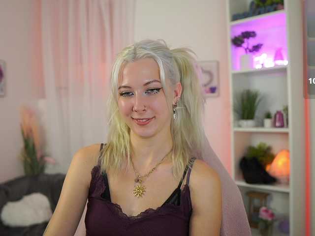 EmilySwan live cam on BongaCams