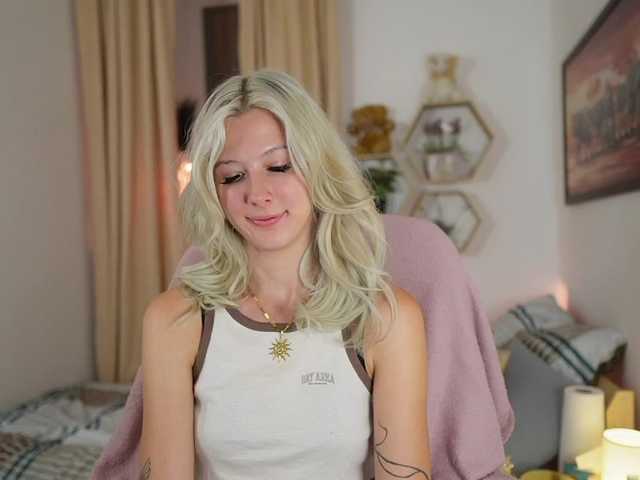 EmilySwan live cam on BongaCams