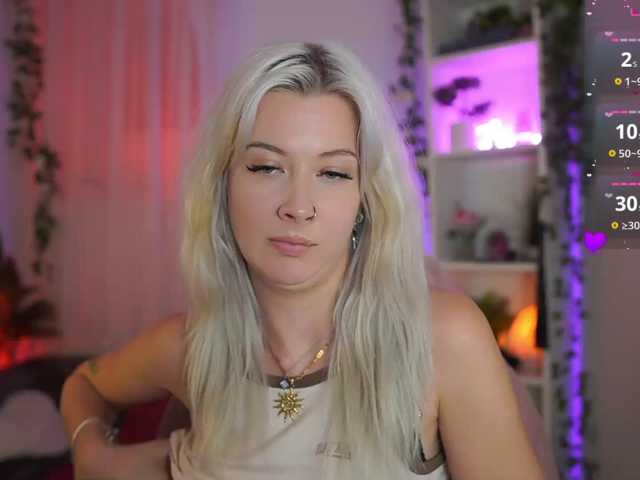 EmilySwan live cam on BongaCams
