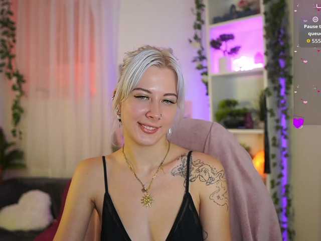 EmilySwan live cam on BongaCams
