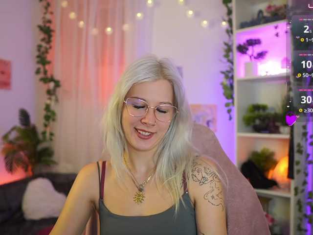 EmilySwan live cam on BongaCams