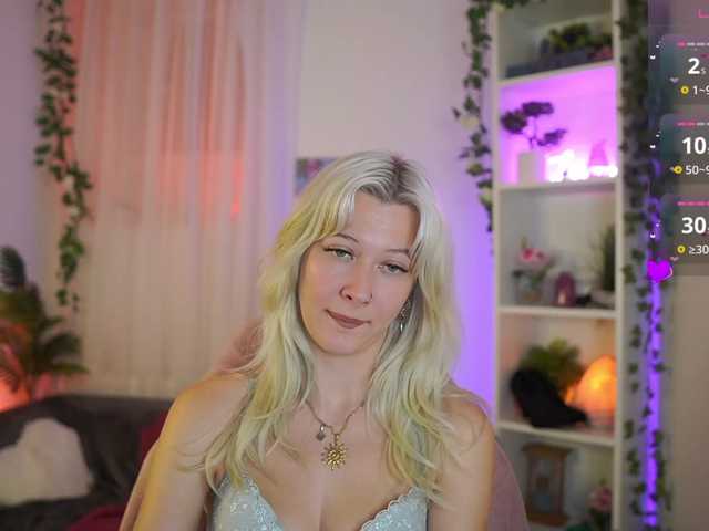 EmilySwan live cam on BongaCams