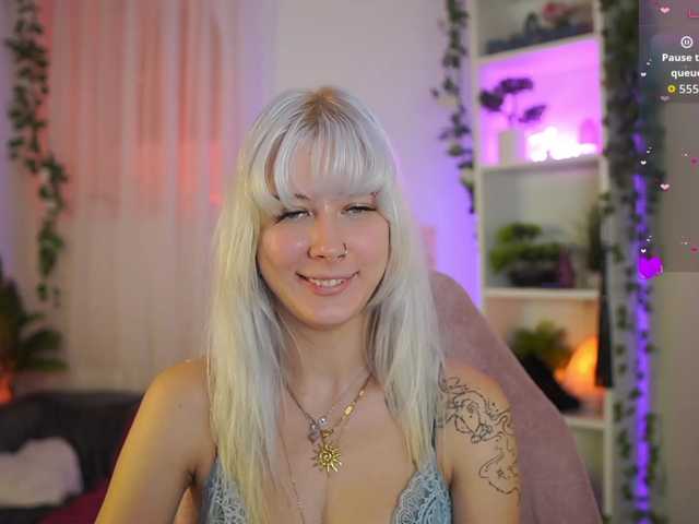 EmilySwan live cam on BongaCams