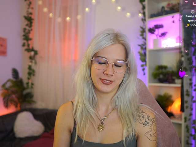 EmilySwan live cam on BongaCams