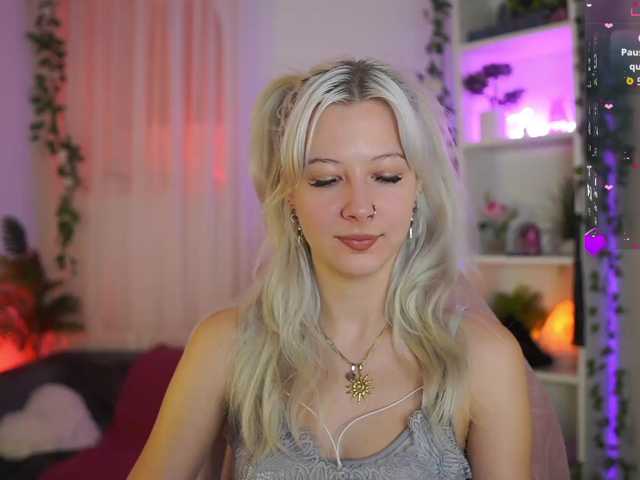 EmilySwan live cam on BongaCams