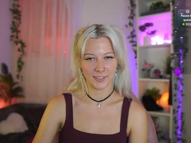 EmilySwan live cam on BongaCams