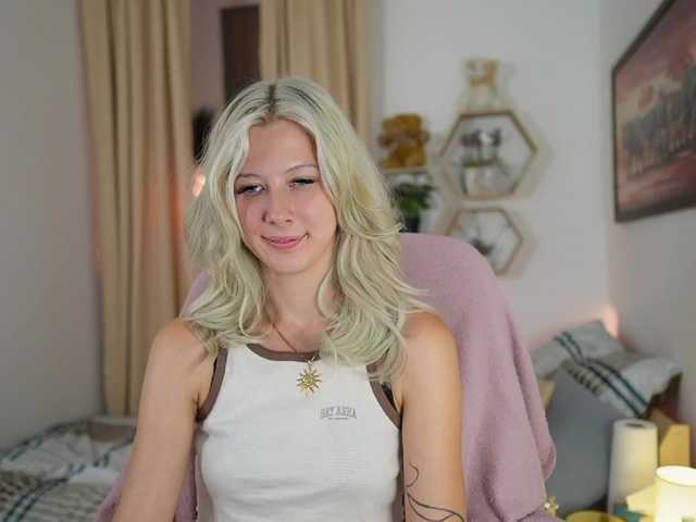 EmilySwan live cam on BongaCams