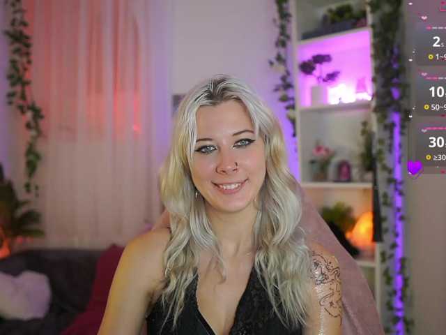 EmilySwan live cam on BongaCams