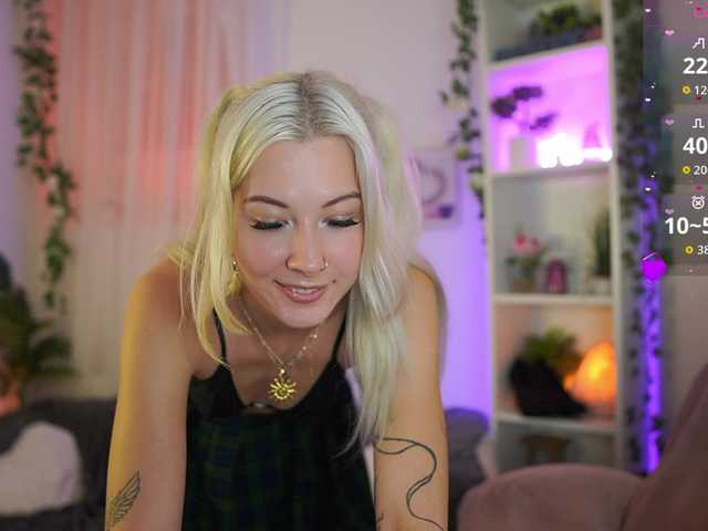 EmilySwan live cam on BongaCams