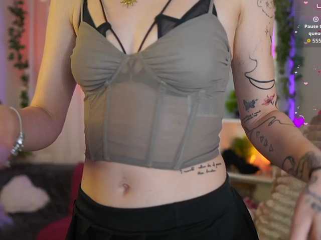 EmilySwan live cam on BongaCams